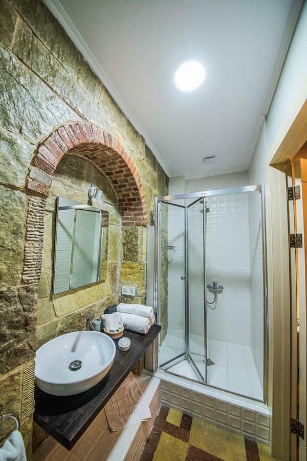 Emigrant Boutique Hotel ティビリシ エクステリア 写真