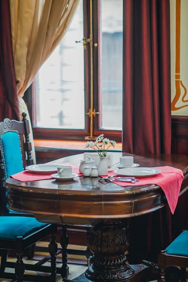 Emigrant Boutique Hotel ティビリシ エクステリア 写真