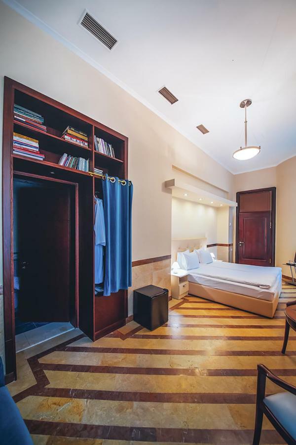 Emigrant Boutique Hotel ティビリシ エクステリア 写真